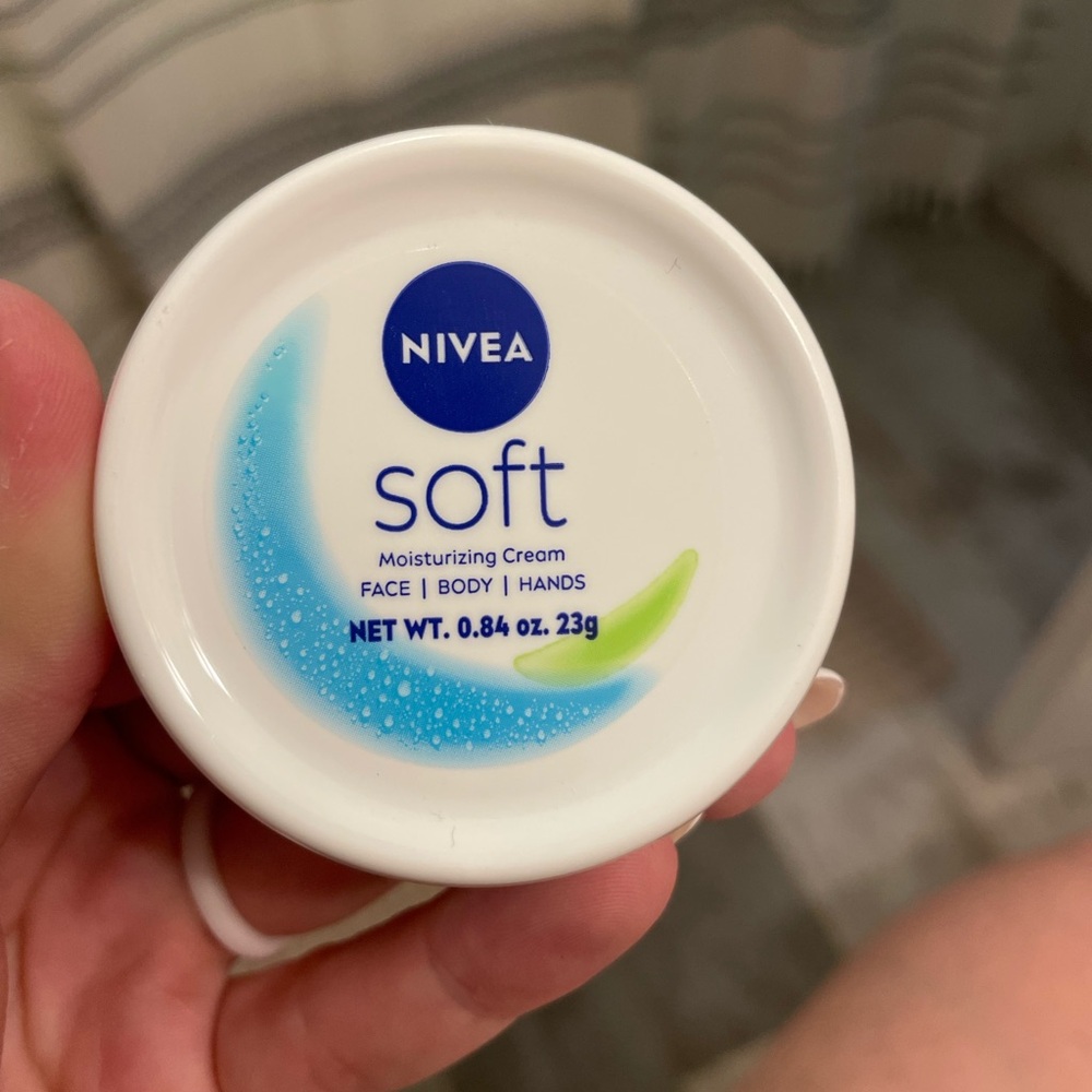 Nivea Soft Moisturizing Cream